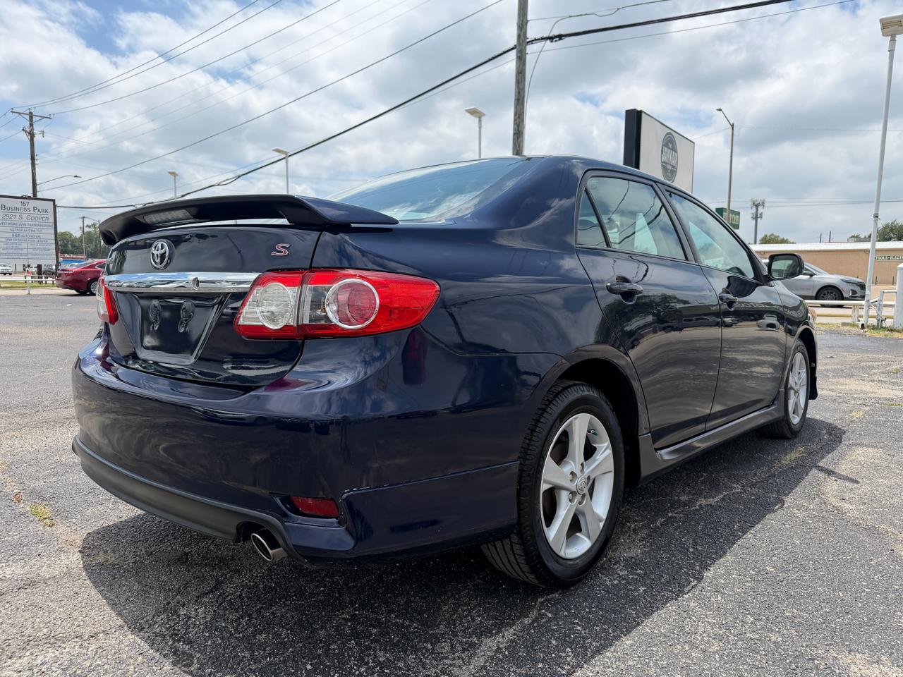 Toyota Corolla S 5-Speed MT 2013