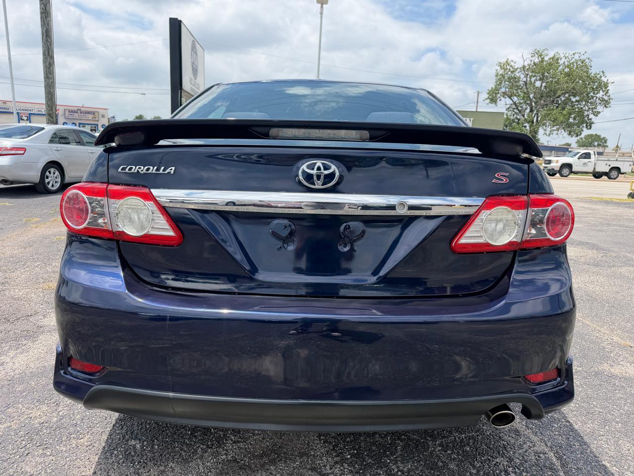 Toyota Corolla S 5-Speed MT 2013