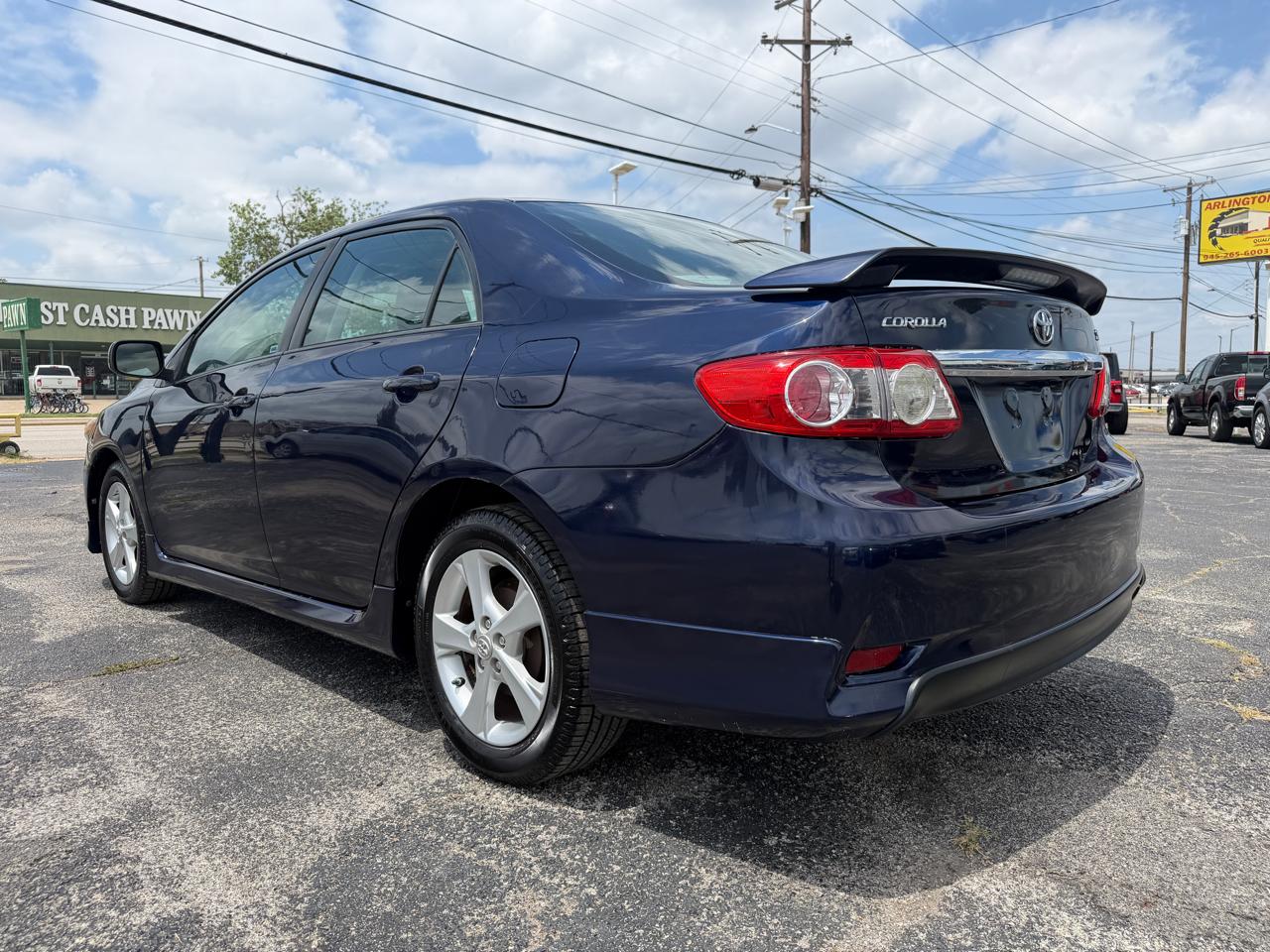 Toyota Corolla S 5-Speed MT 2013