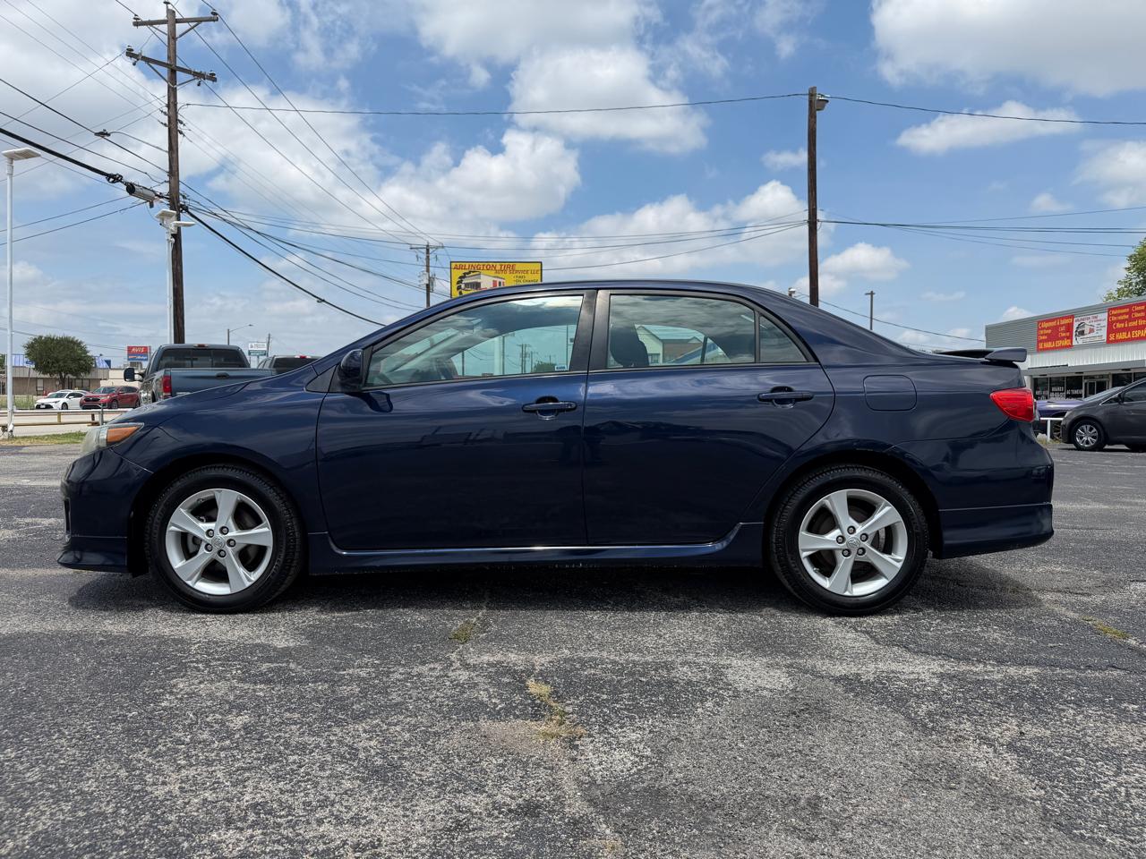 Toyota Corolla S 5-Speed MT 2013