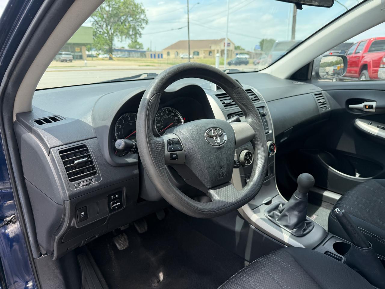 Toyota Corolla S 5-Speed MT 2013