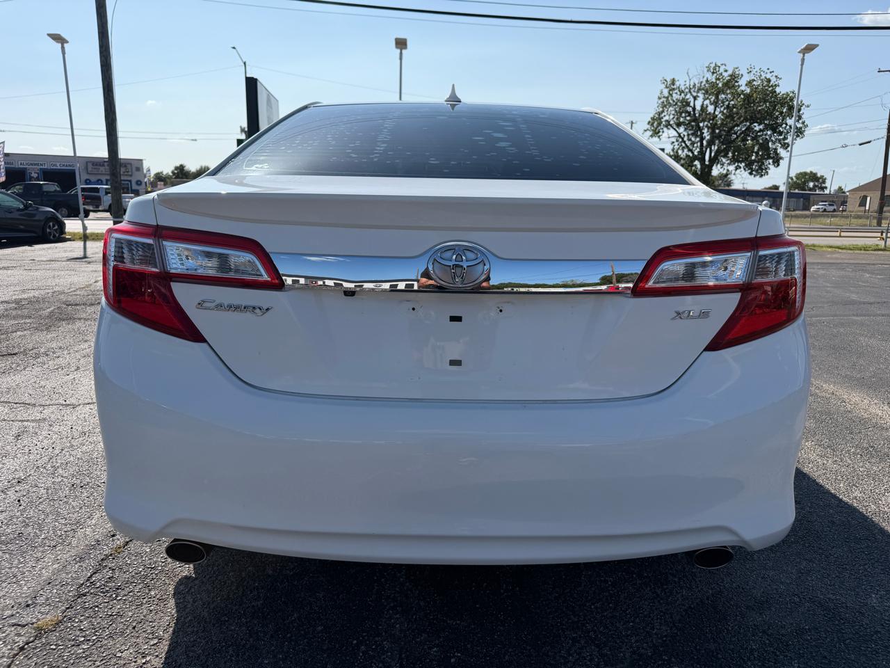 Toyota Camry SE V6 2013