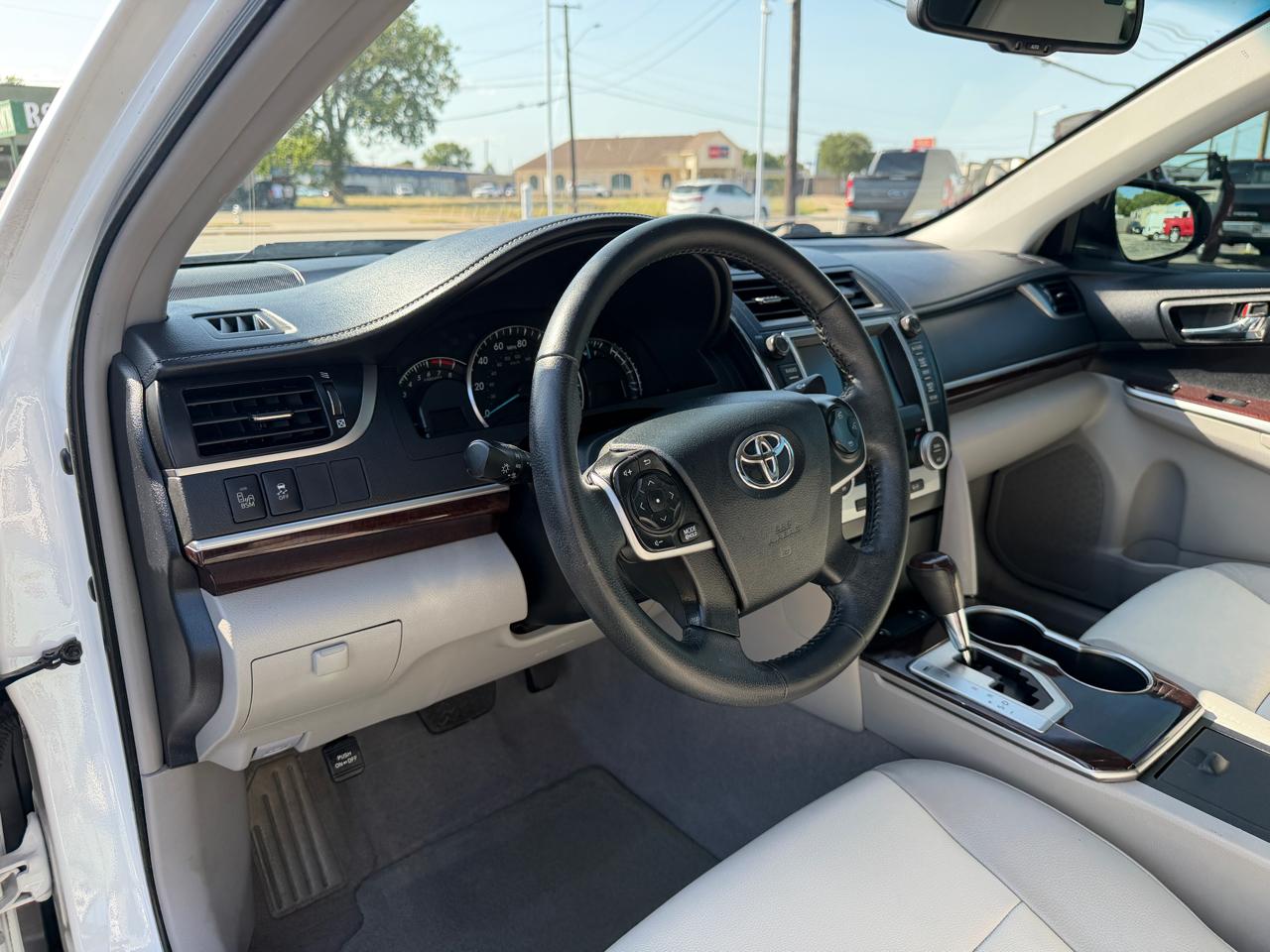 Toyota Camry SE V6 2013