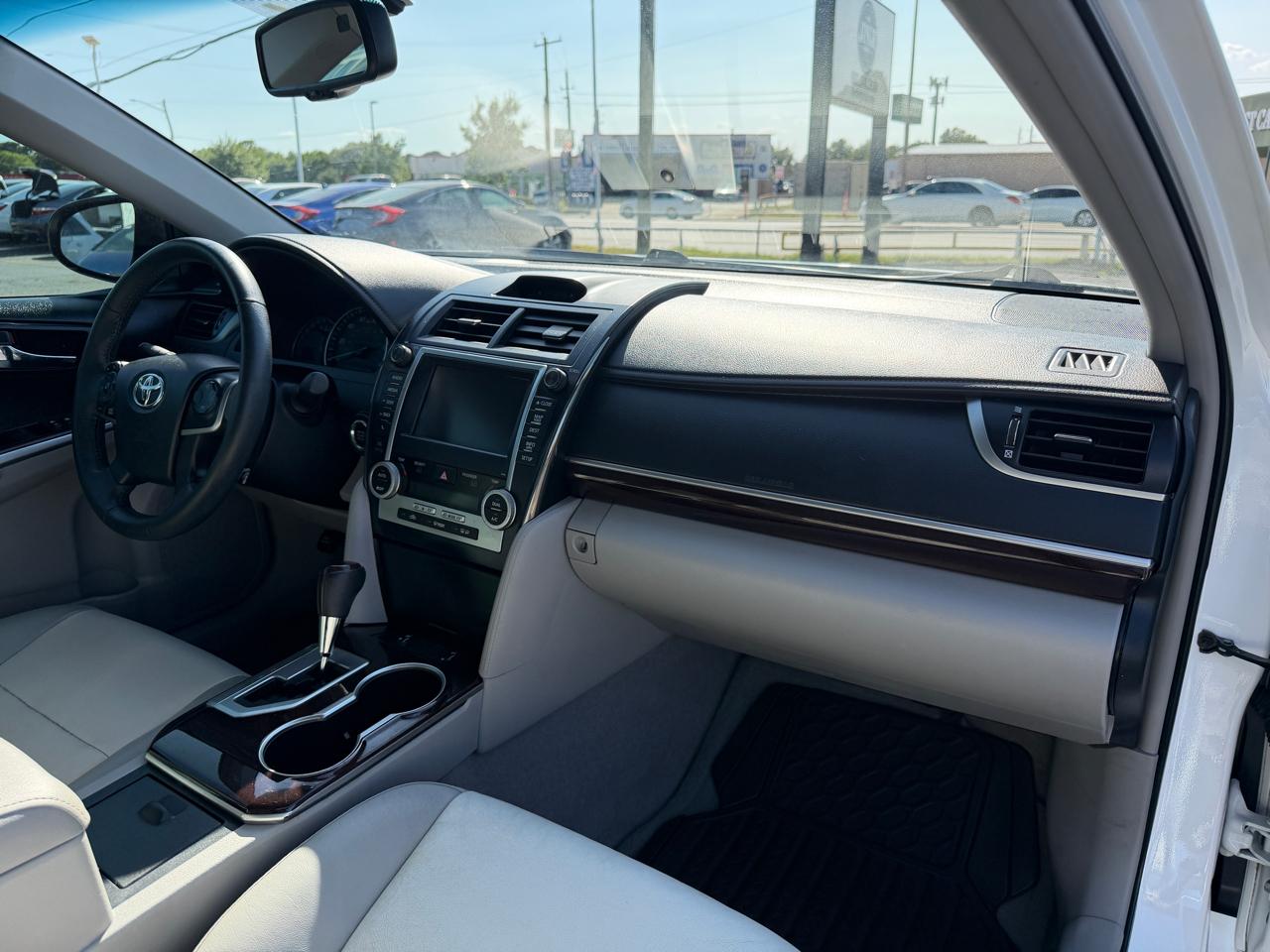 Toyota Camry SE V6 2013