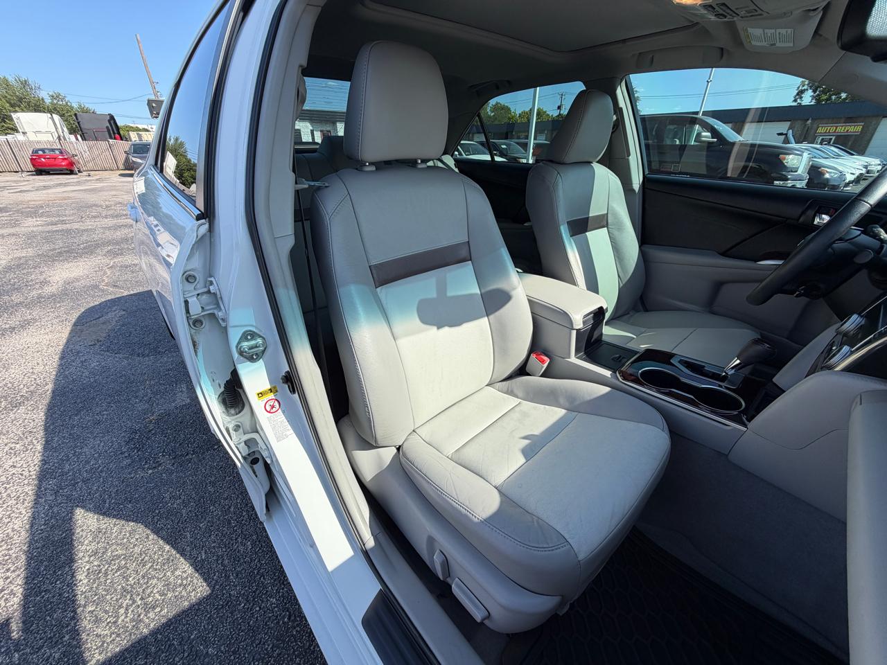 Toyota Camry SE V6 2013