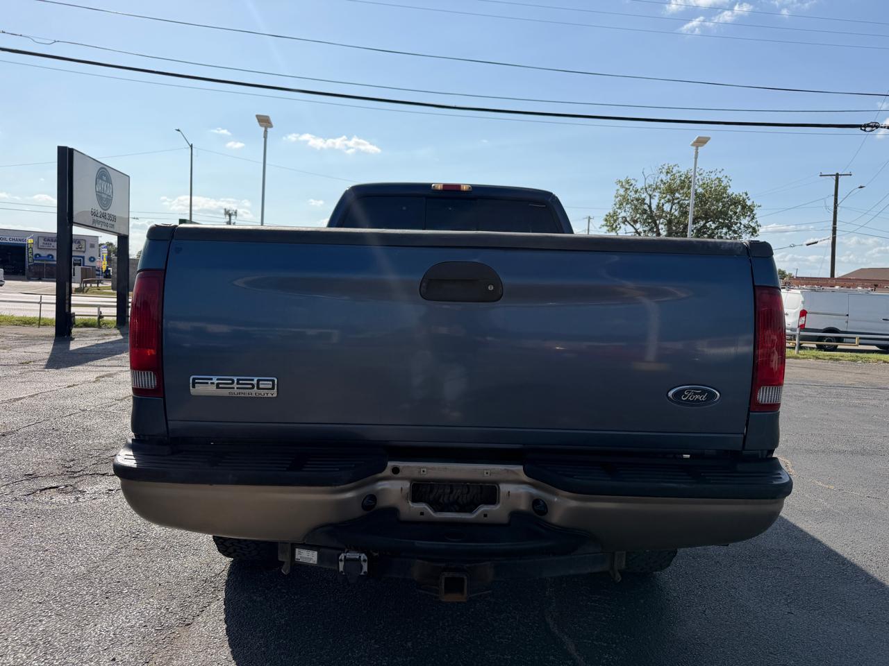 Ford F-250 SD XL Crew Cab 4WD 2005
