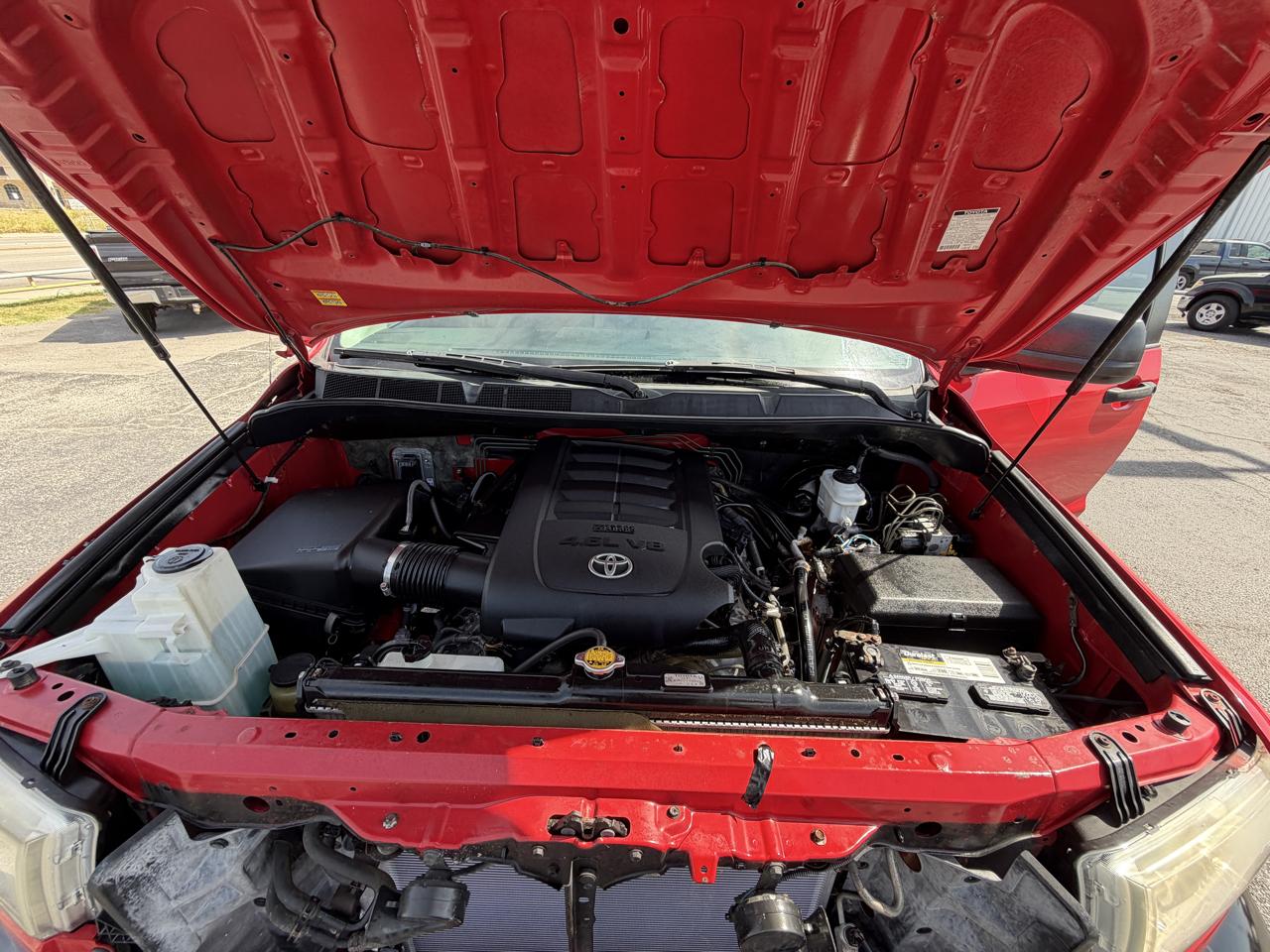 Toyota Tundra Tundra-Grade CrewMax 4.6L 2WD 2011