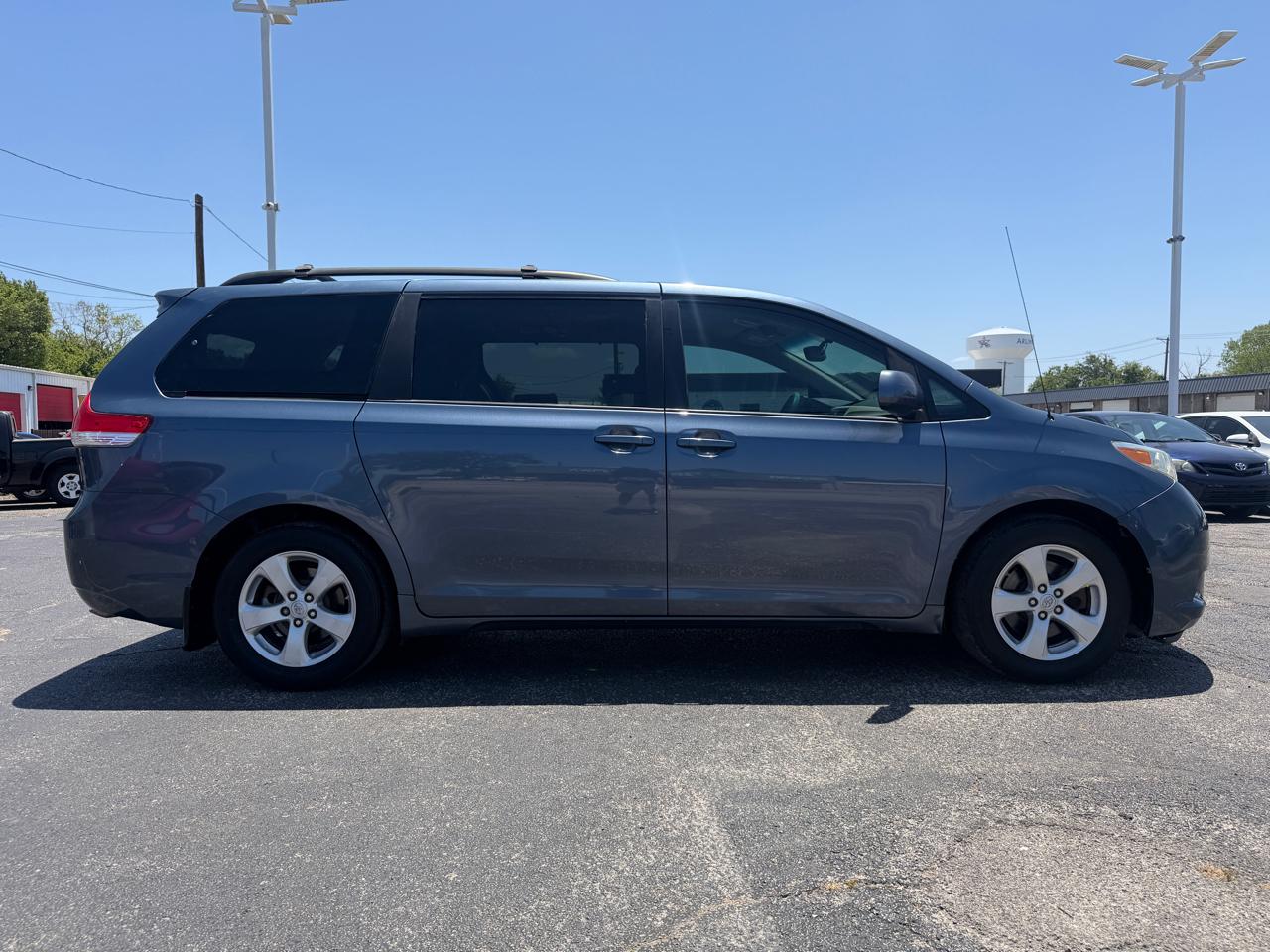 Toyota Sienna LE FWD 8-Passenger V6 2014