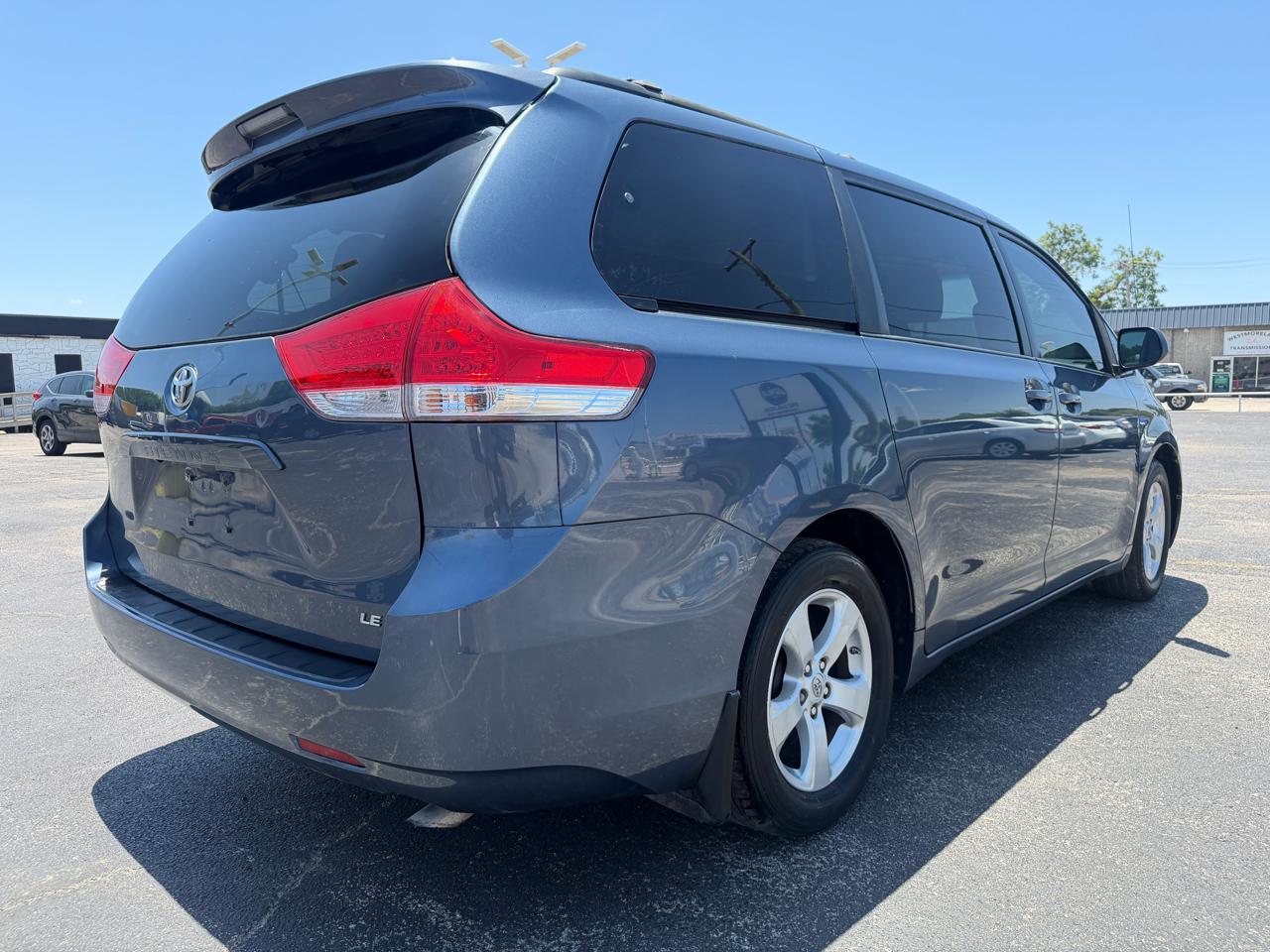Toyota Sienna LE FWD 8-Passenger V6 2014