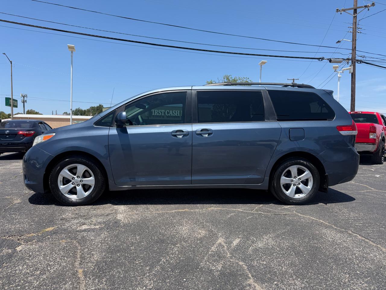 Toyota Sienna LE FWD 8-Passenger V6 2014