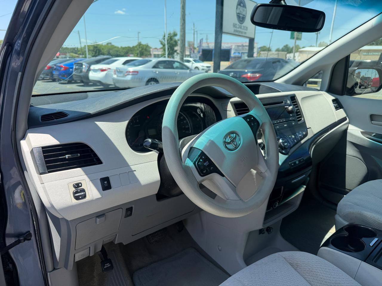 Toyota Sienna LE FWD 8-Passenger V6 2014