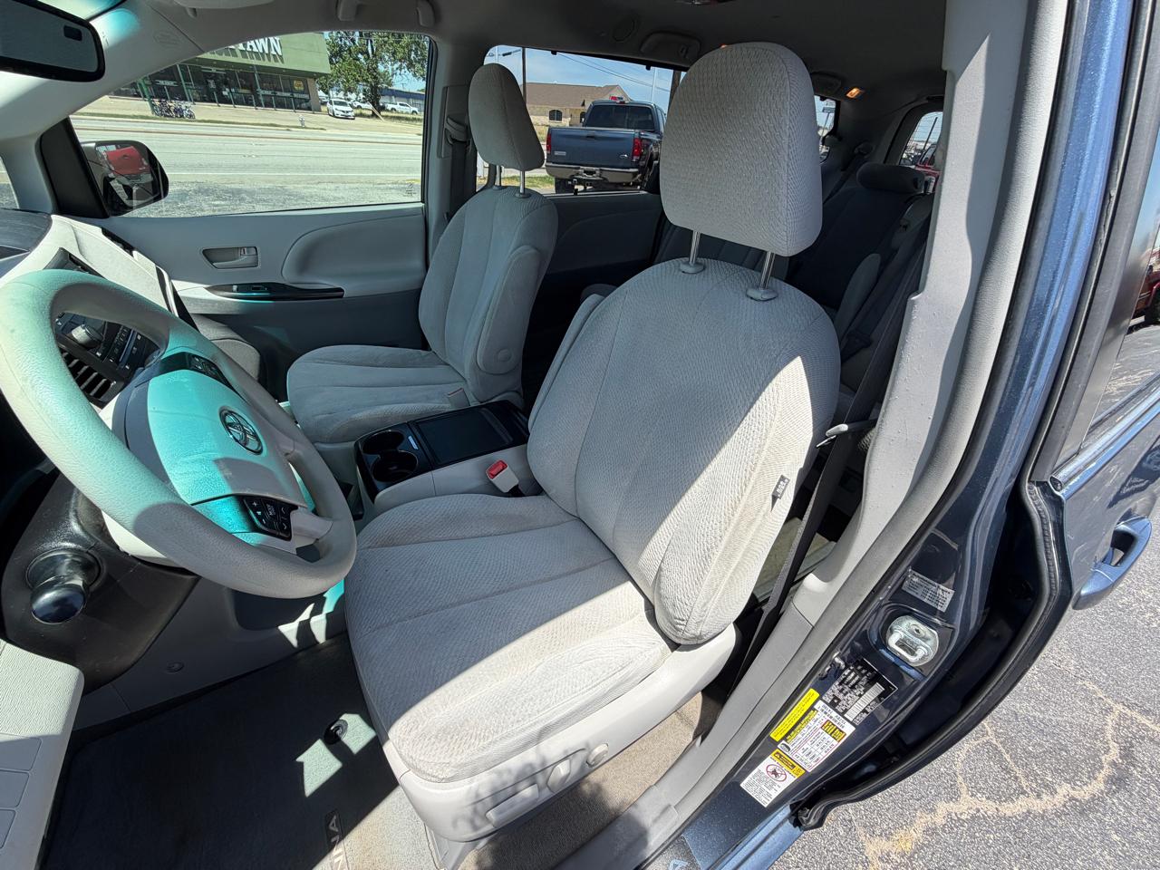 Toyota Sienna LE FWD 8-Passenger V6 2014