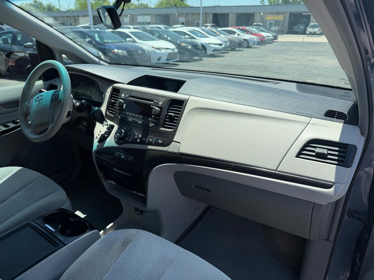 Toyota Sienna LE FWD 8-Passenger V6 2014