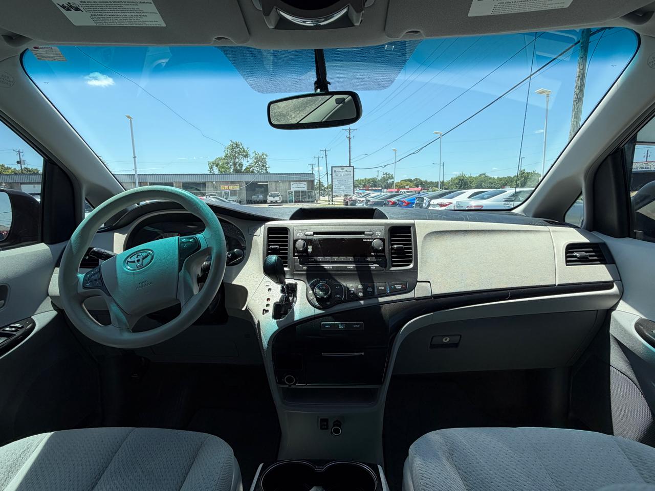 Toyota Sienna LE FWD 8-Passenger V6 2014