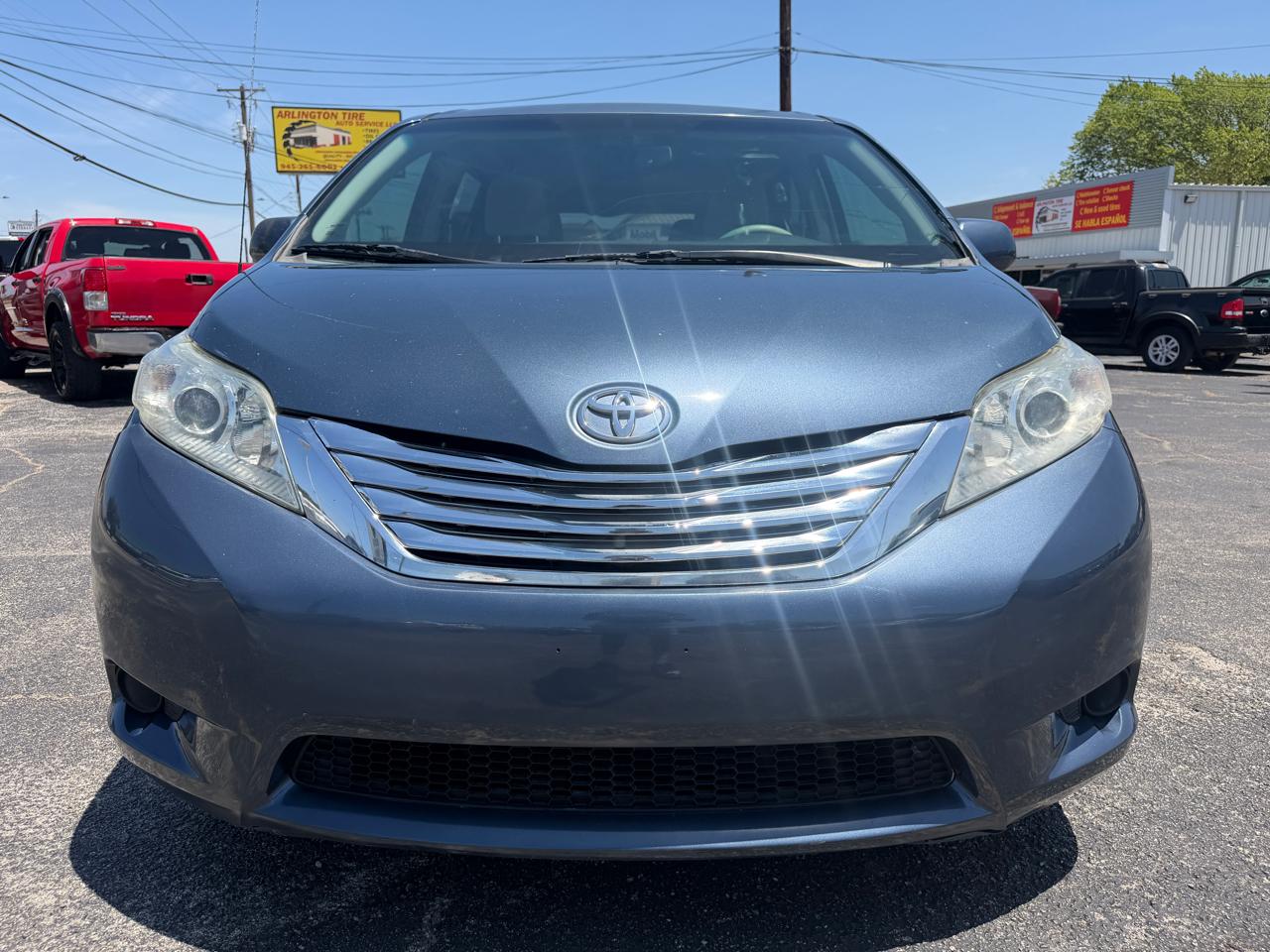 Toyota Sienna LE FWD 8-Passenger V6 2014