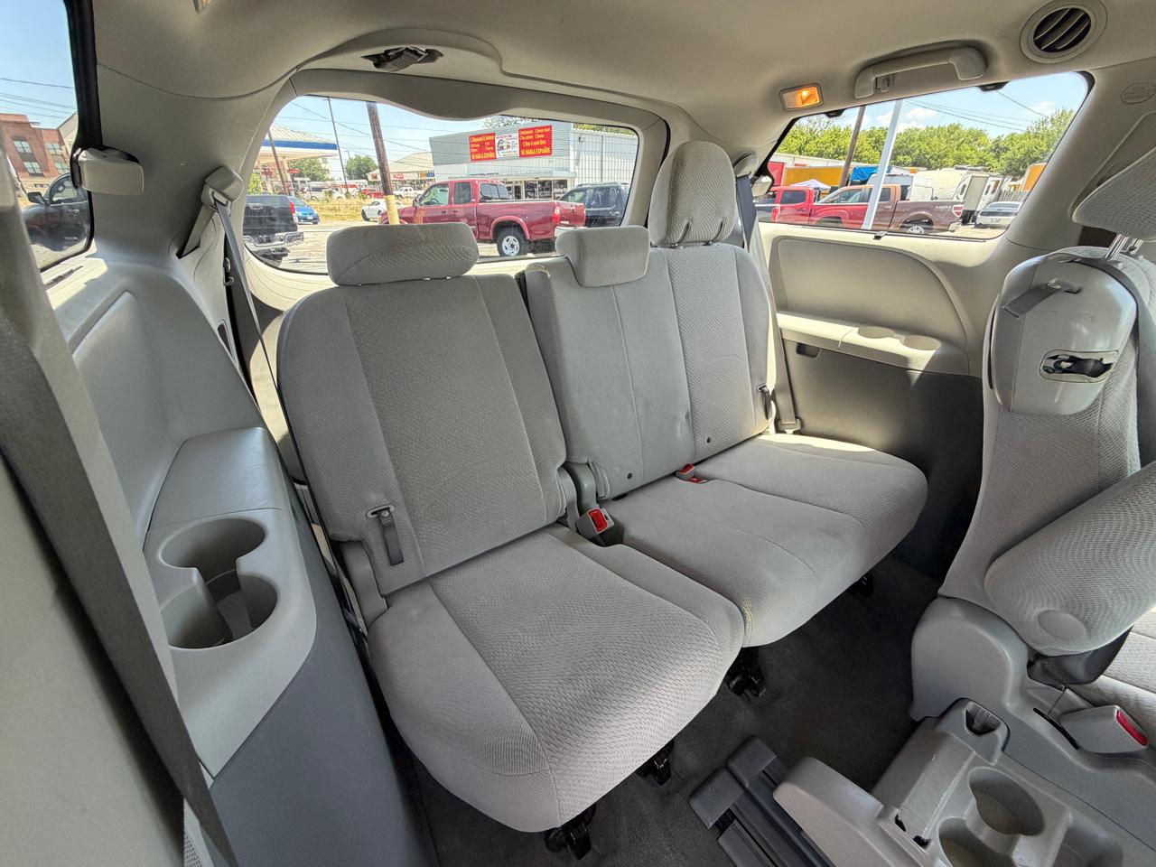 Toyota Sienna LE FWD 8-Passenger V6 2014