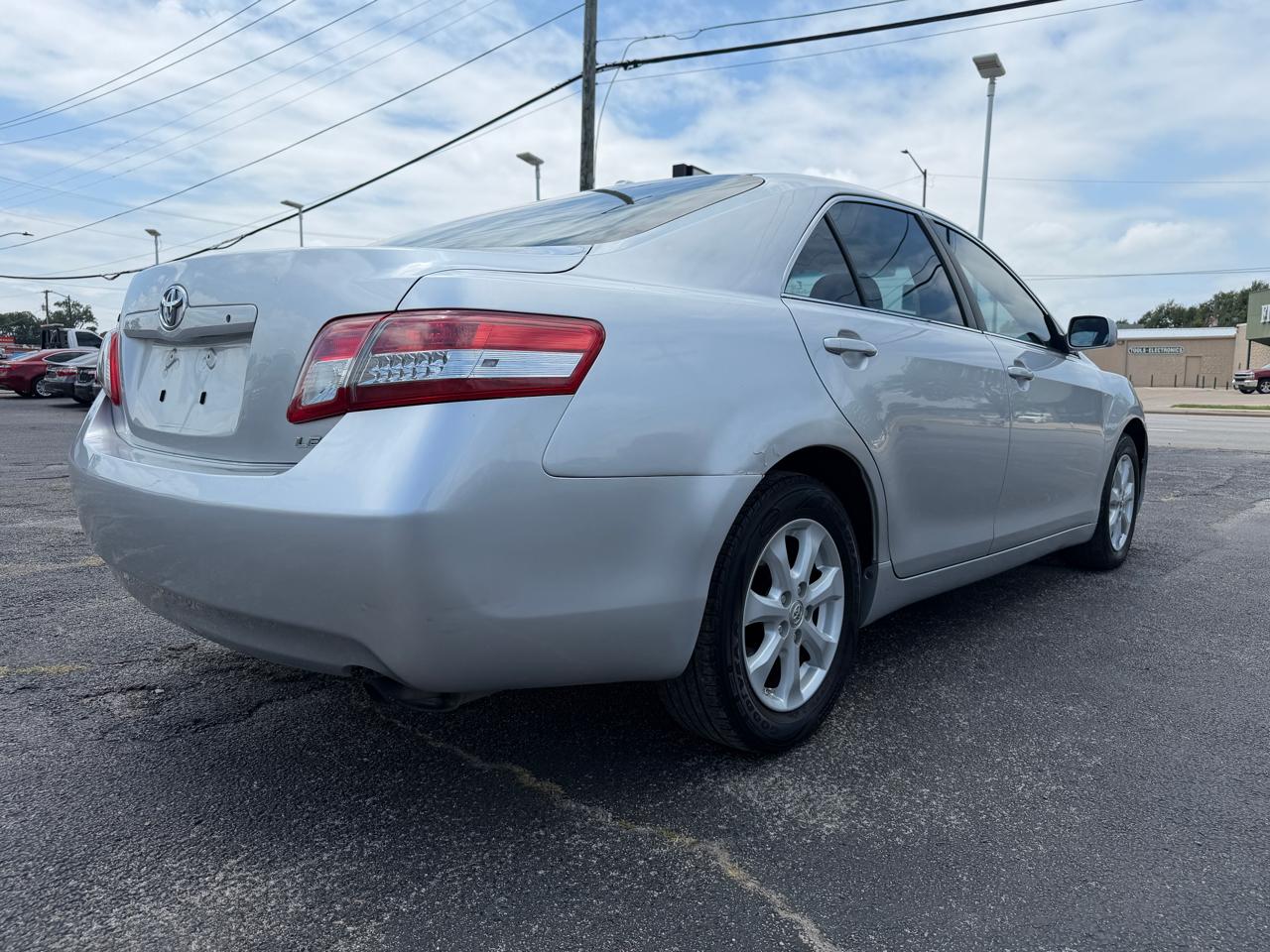 Toyota Camry Base 6-Spd AT 2011