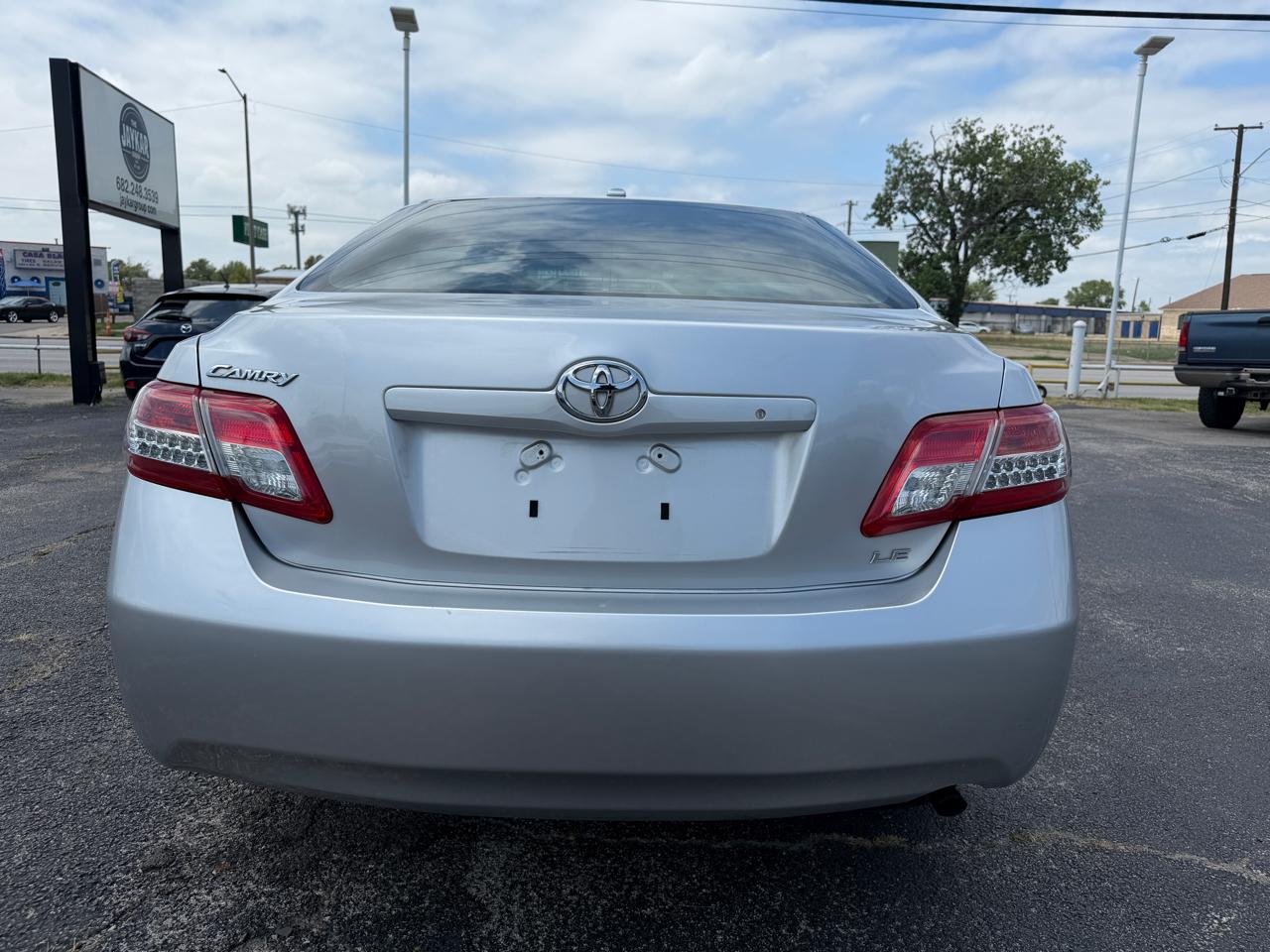 Toyota Camry Base 6-Spd AT 2011