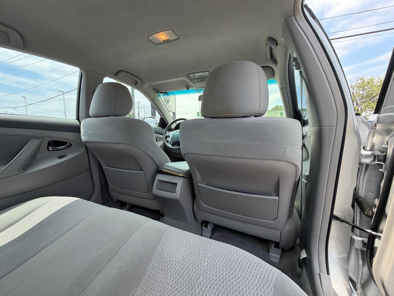 Toyota Camry Base 6-Spd AT 2011