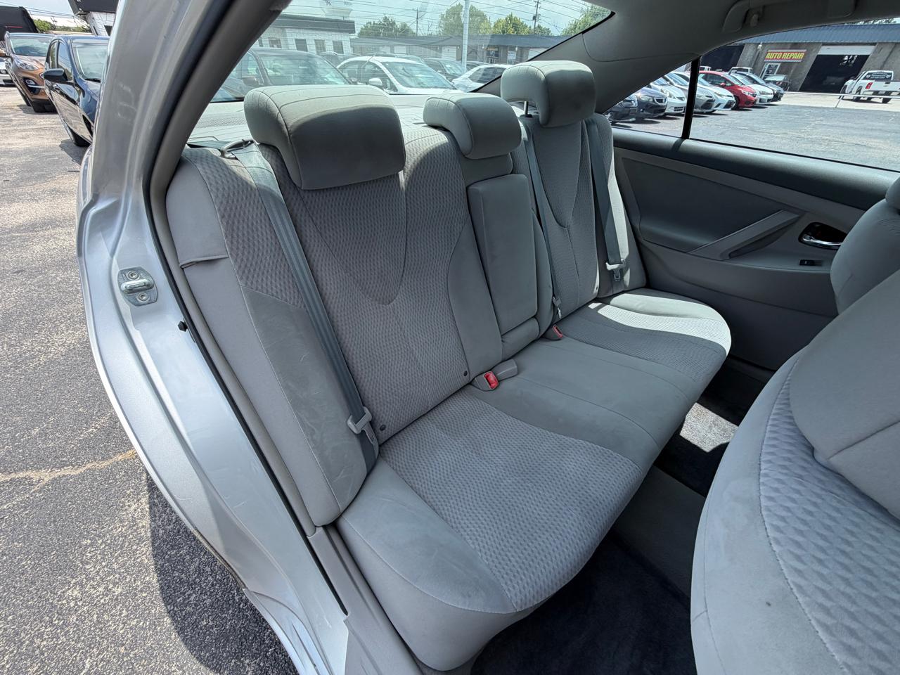 Toyota Camry Base 6-Spd AT 2011