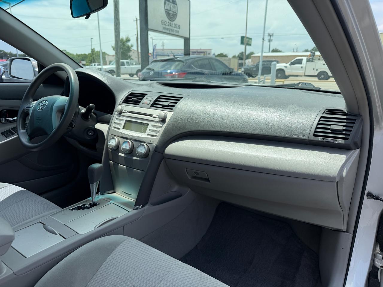 Toyota Camry Base 6-Spd AT 2011