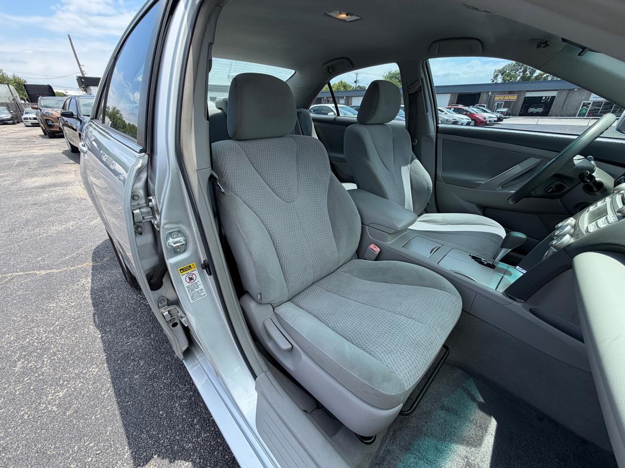 Toyota Camry Base 6-Spd AT 2011