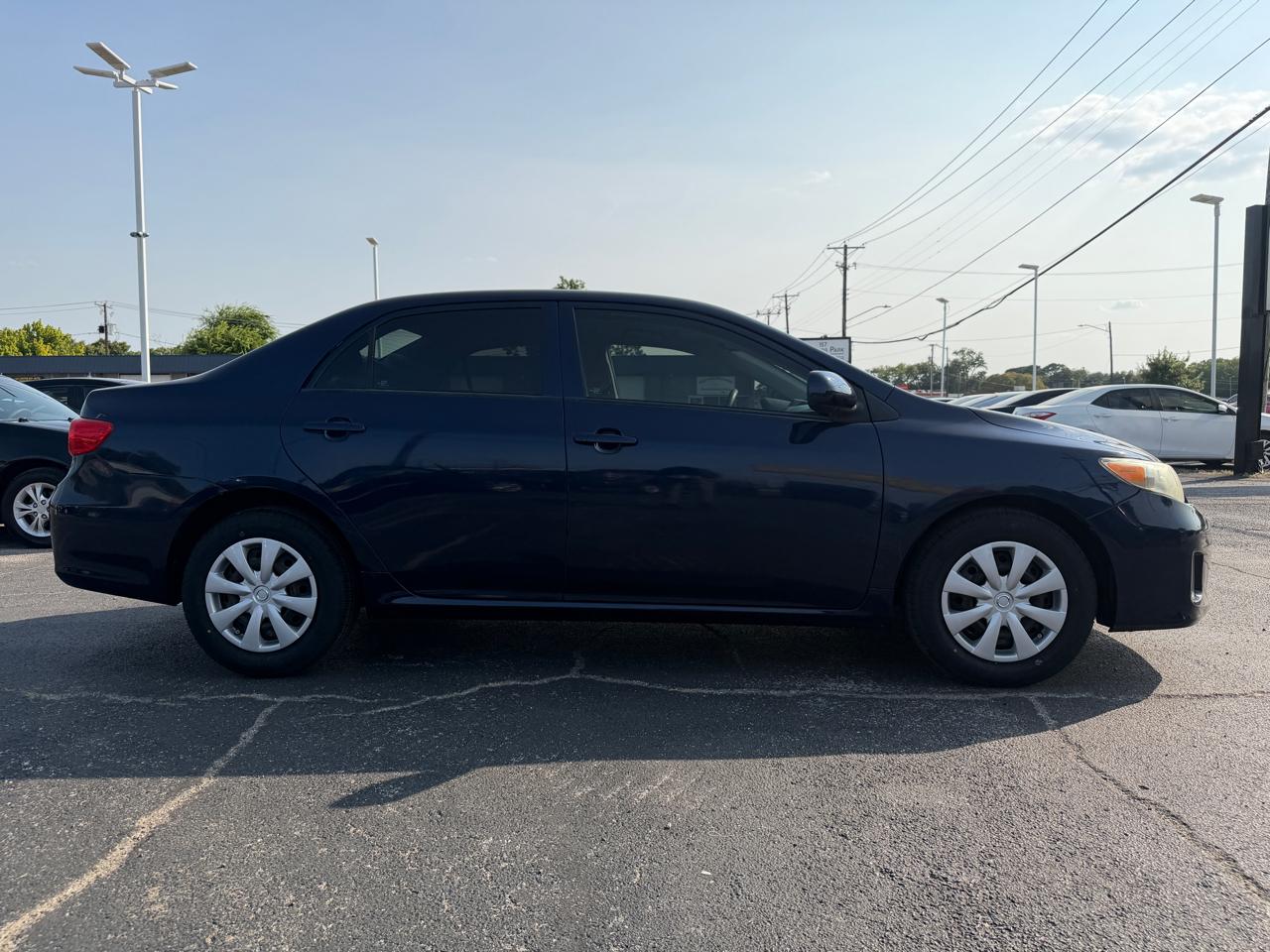 Toyota Corolla LE 4-Speed AT 2012