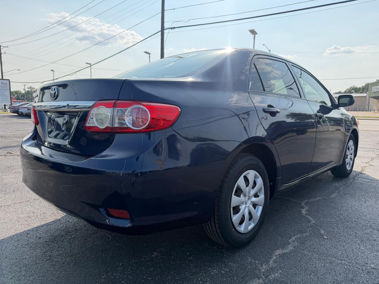 Toyota Corolla LE 4-Speed AT 2012