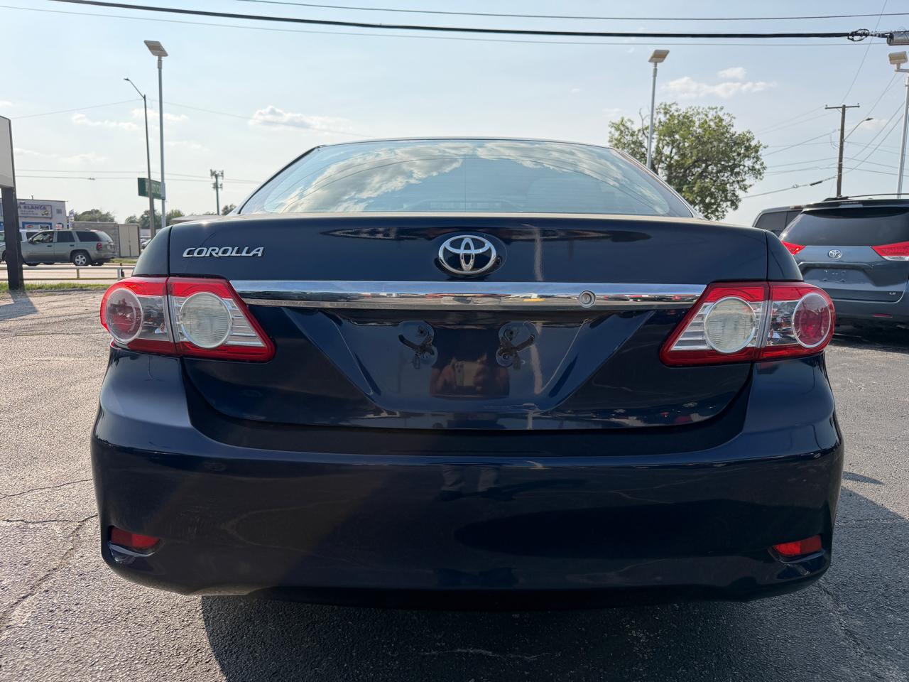 Toyota Corolla LE 4-Speed AT 2012