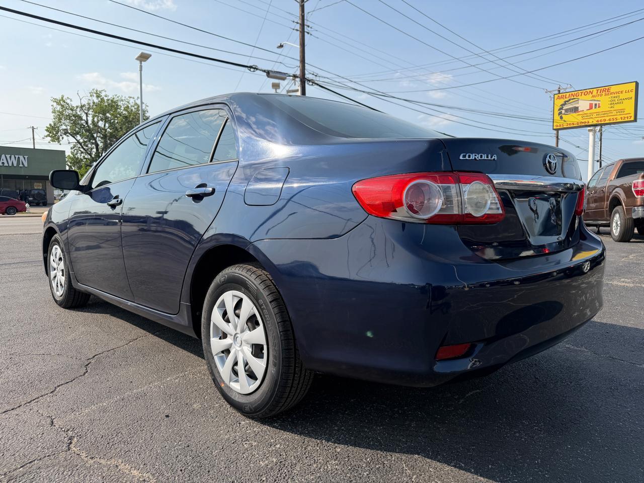 Toyota Corolla LE 4-Speed AT 2012