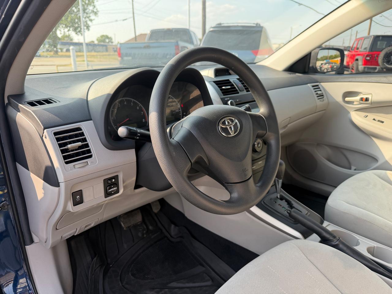 Toyota Corolla LE 4-Speed AT 2012