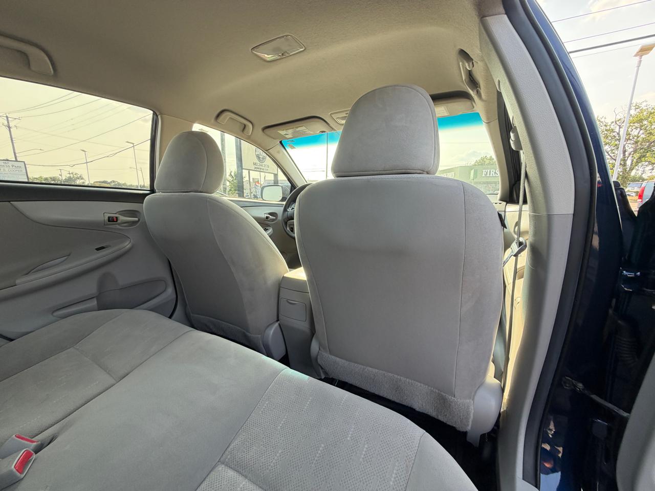 Toyota Corolla LE 4-Speed AT 2012