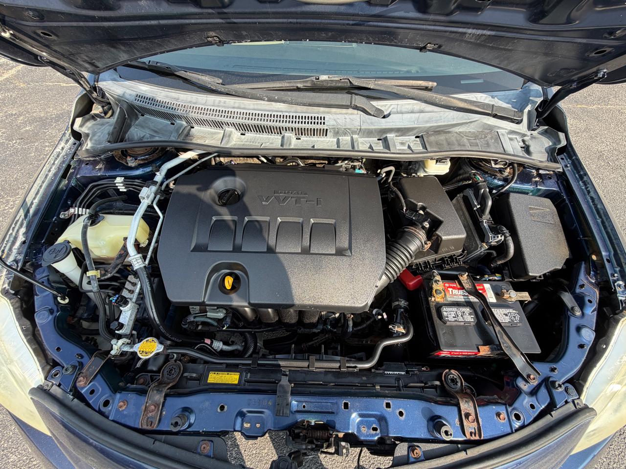 Toyota Corolla LE 4-Speed AT 2012