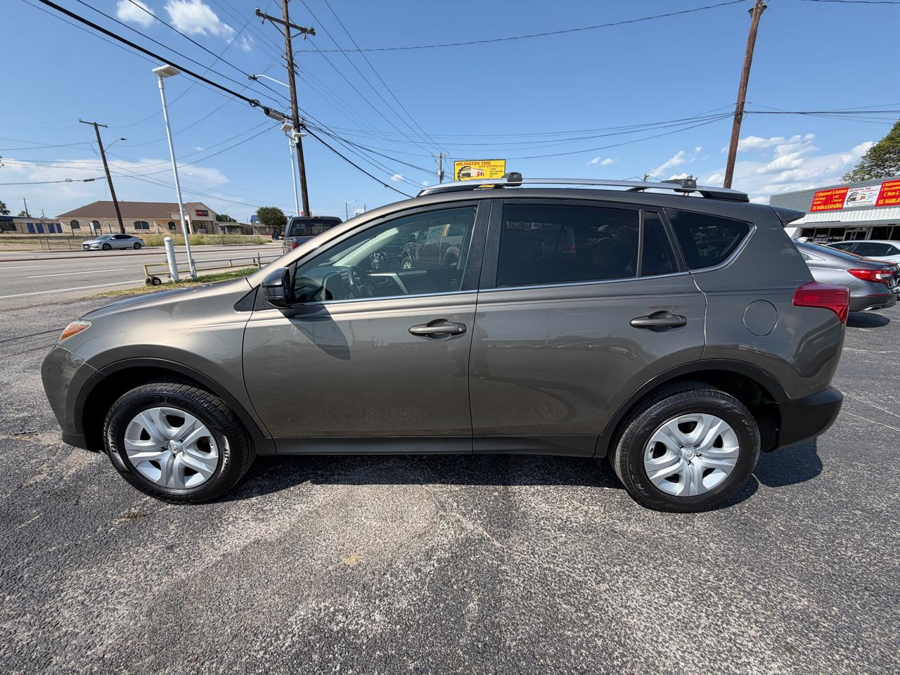 Toyota RAV4 LE FWD 2014