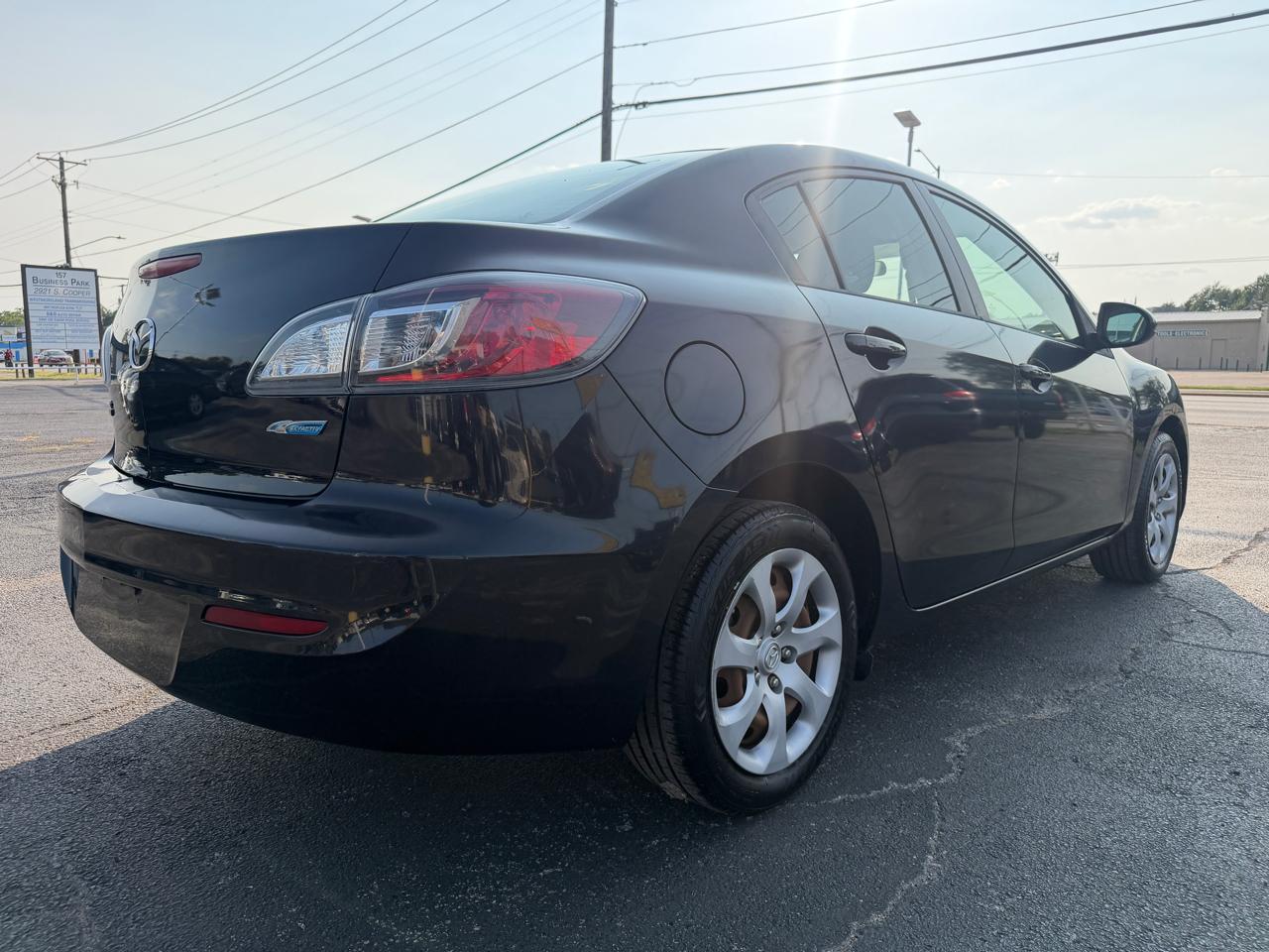 Mazda MAZDA3 i Sport 4-Door 2013