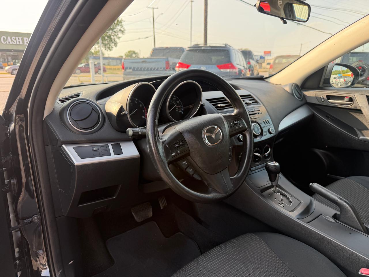Mazda MAZDA3 i Sport 4-Door 2013