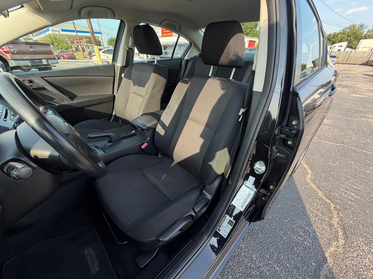 Mazda MAZDA3 i Sport 4-Door 2013