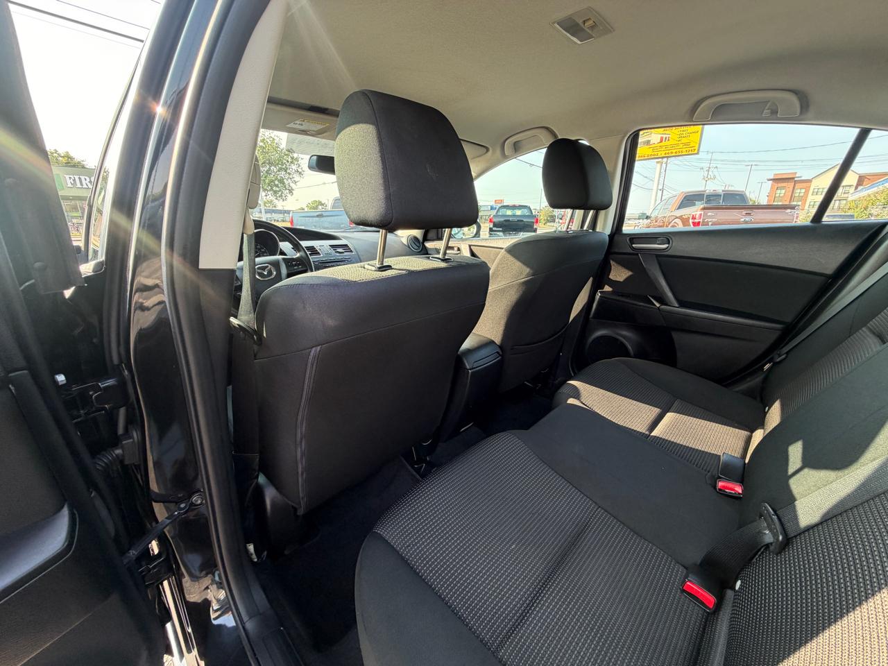 Mazda MAZDA3 i Sport 4-Door 2013