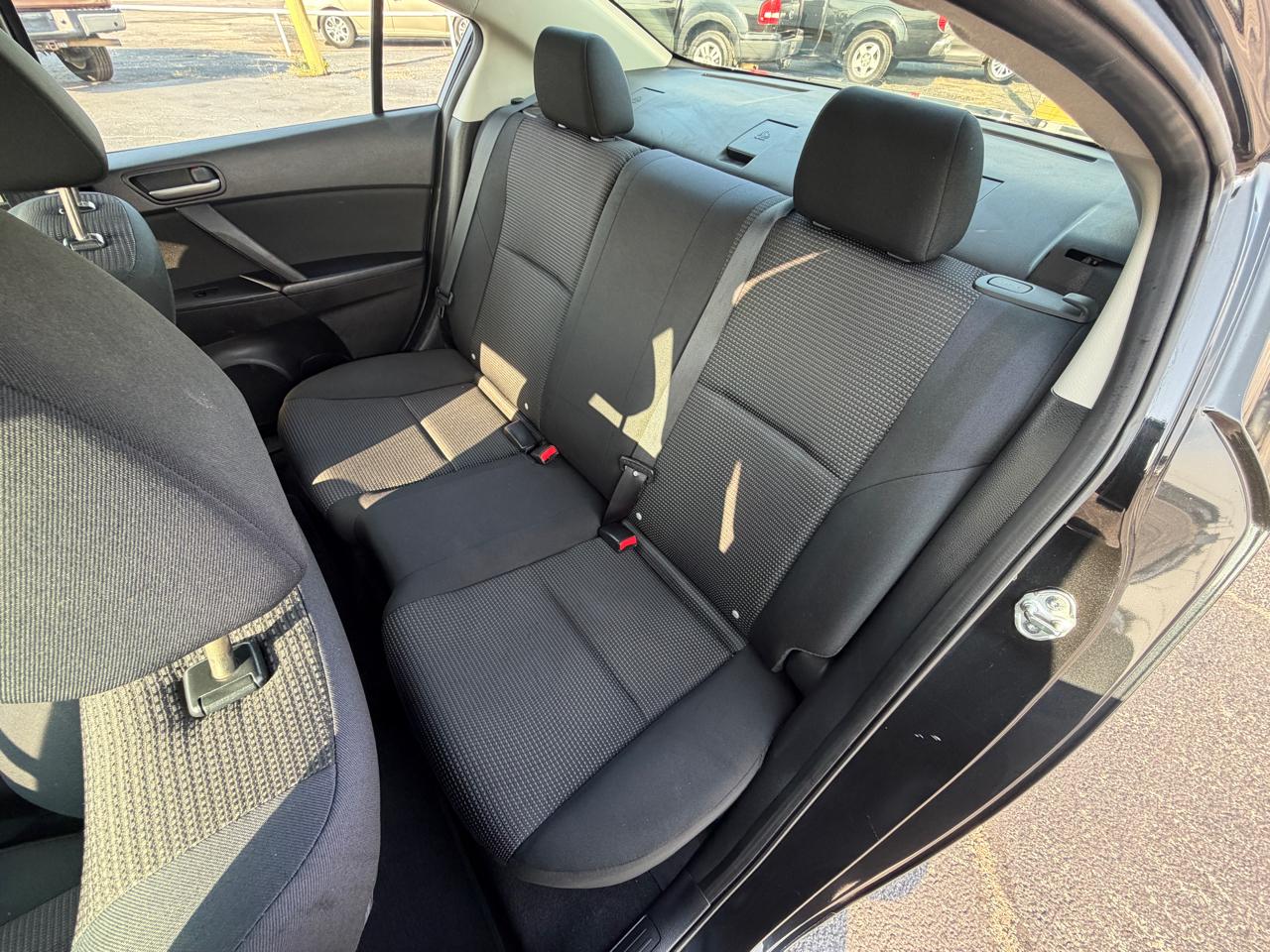 Mazda MAZDA3 i Sport 4-Door 2013