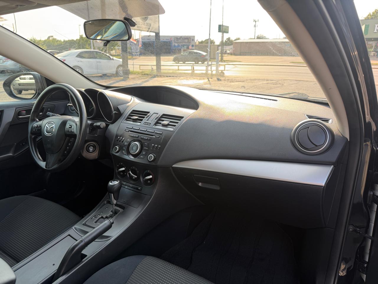Mazda MAZDA3 i Sport 4-Door 2013
