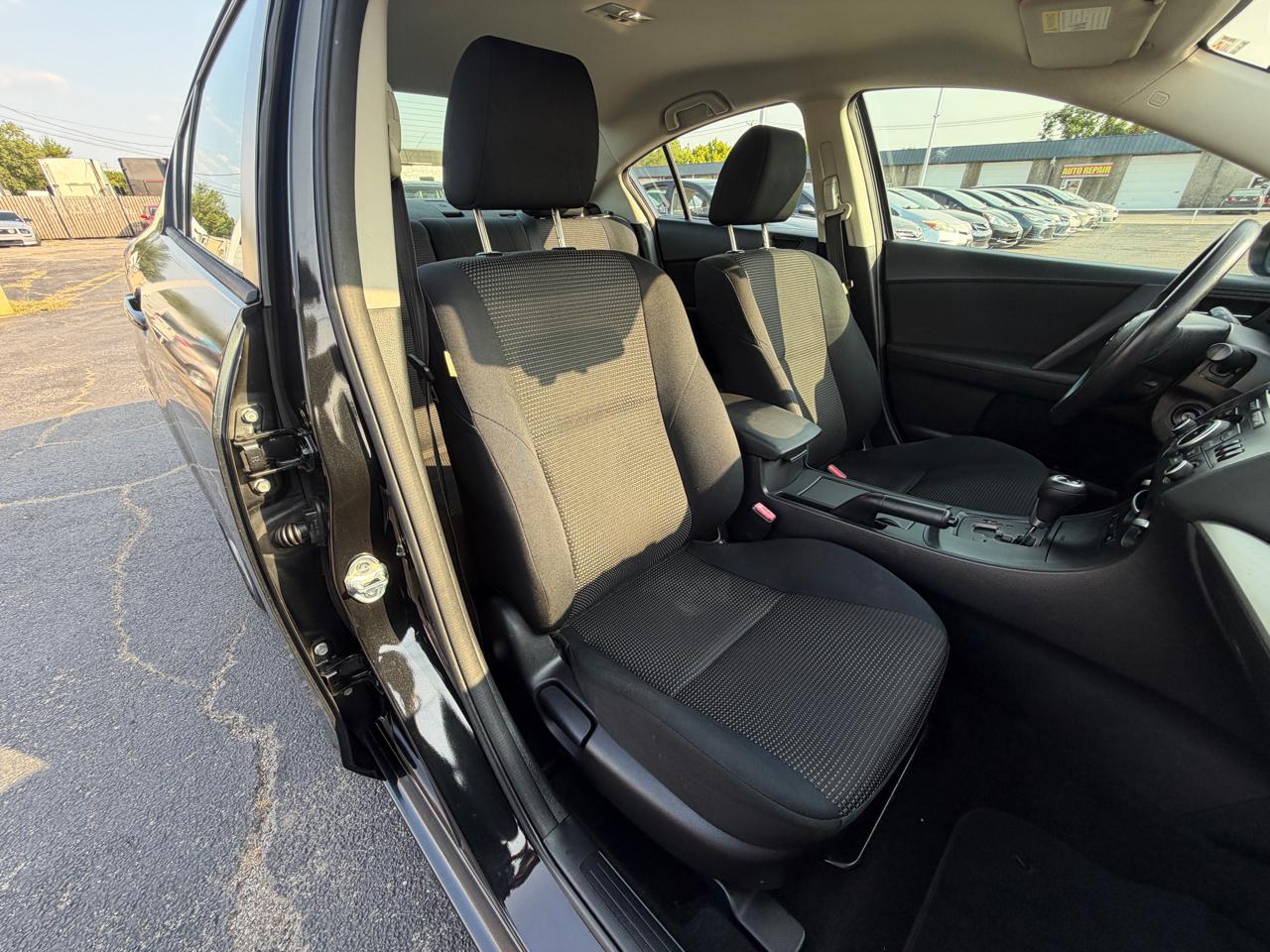 Mazda MAZDA3 i Sport 4-Door 2013