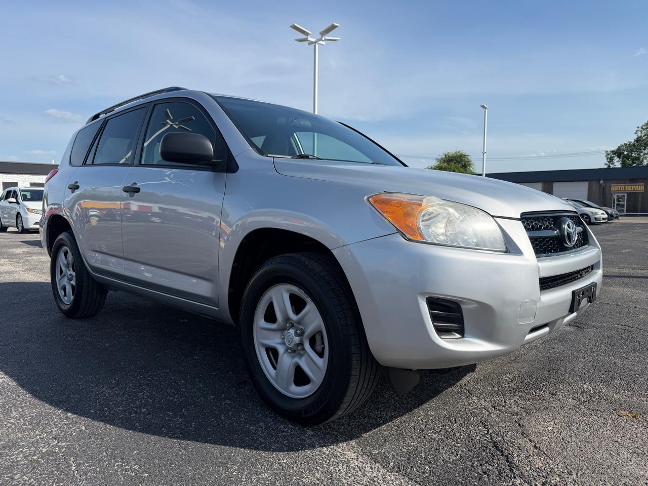 Toyota RAV4 Base I4 2WD 2012