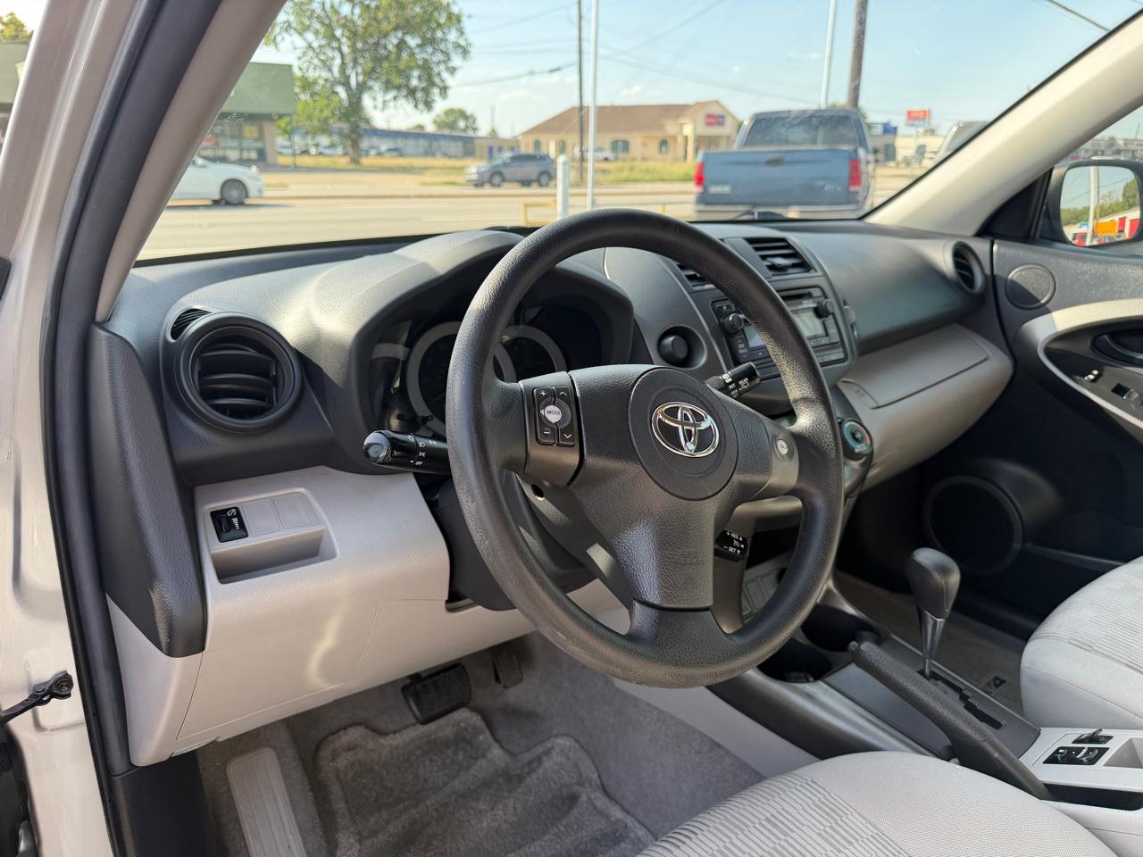 Toyota RAV4 Base I4 2WD 2012