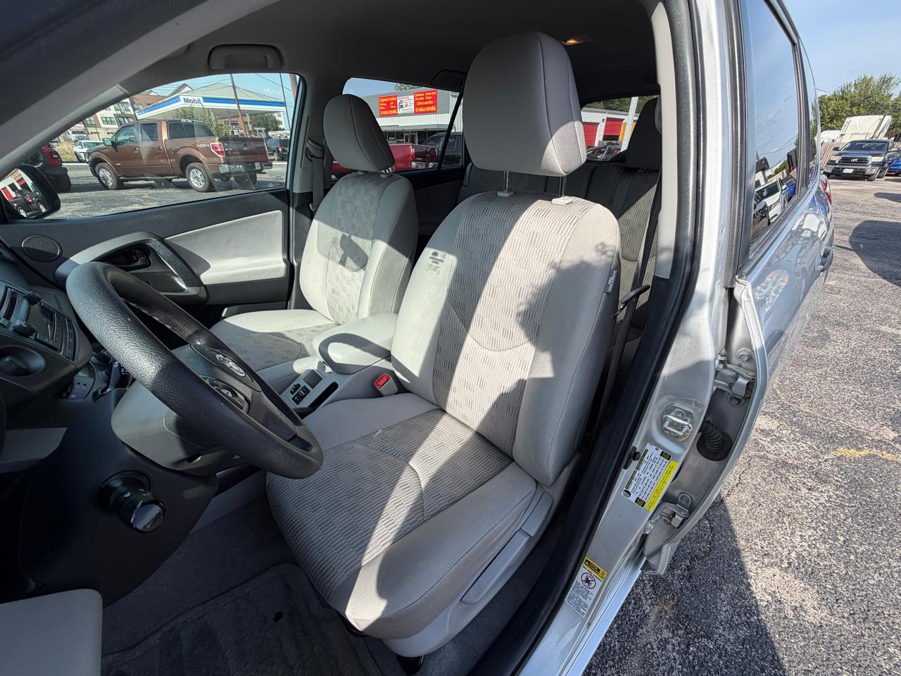 Toyota RAV4 Base I4 2WD 2012