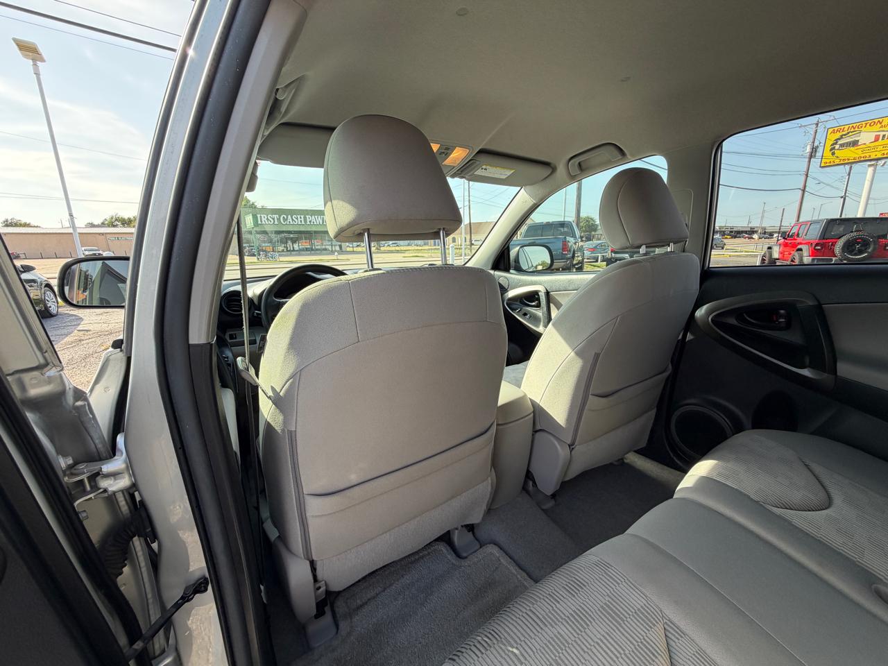 Toyota RAV4 Base I4 2WD 2012