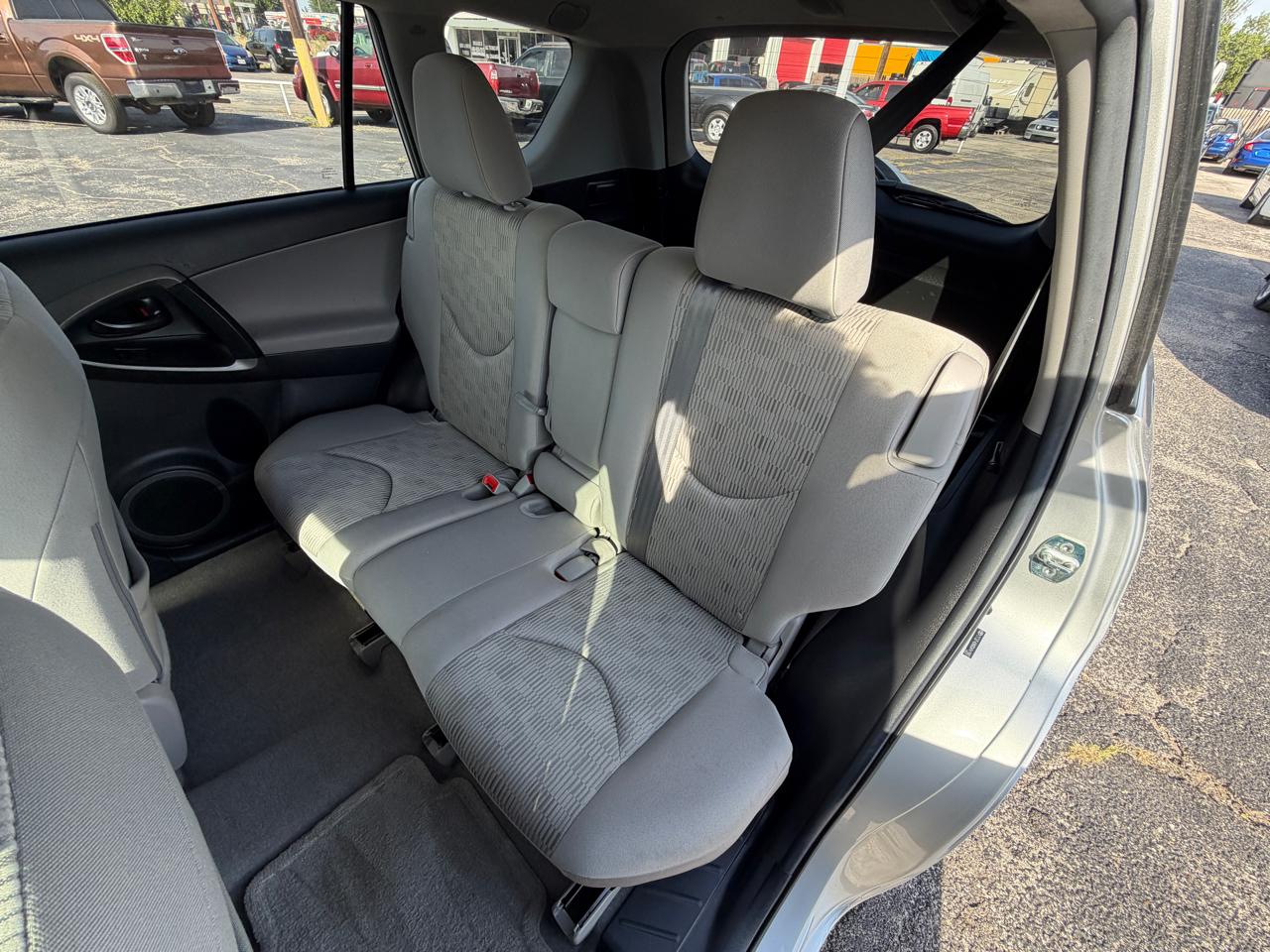 Toyota RAV4 Base I4 2WD 2012