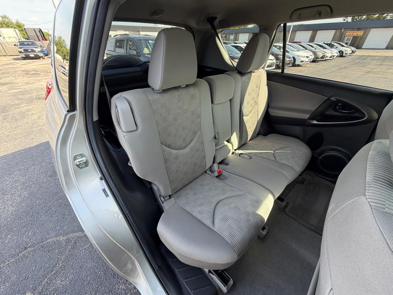 Toyota RAV4 Base I4 2WD 2012