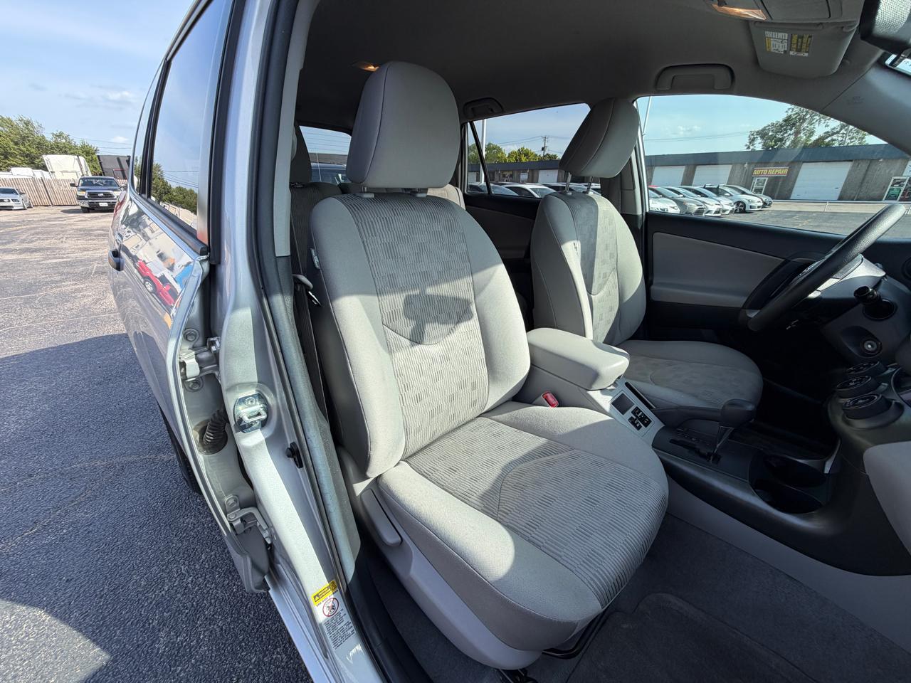 Toyota RAV4 Base I4 2WD 2012