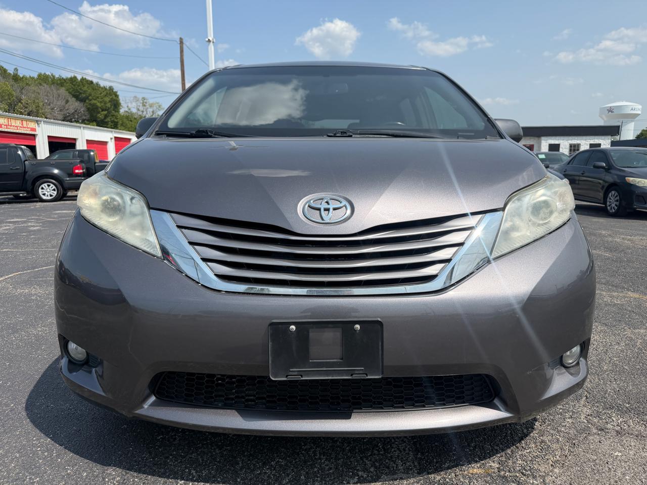 Toyota Sienna XLE 8-Pass V6 2017