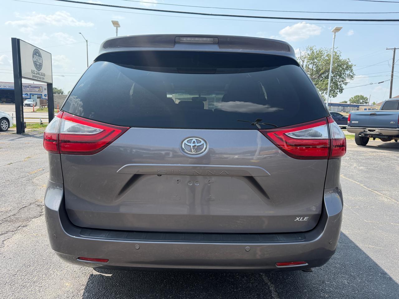 Toyota Sienna XLE 8-Pass V6 2017
